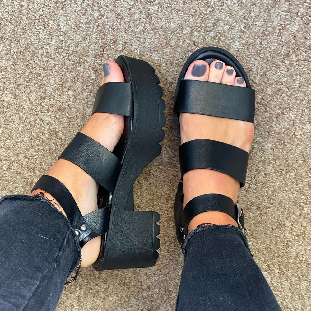 NWOT Madden Girl chunky heel